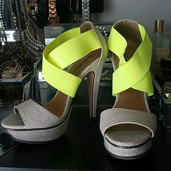Citreuse and gray Michael Antonio heels - Picture 2 of 2